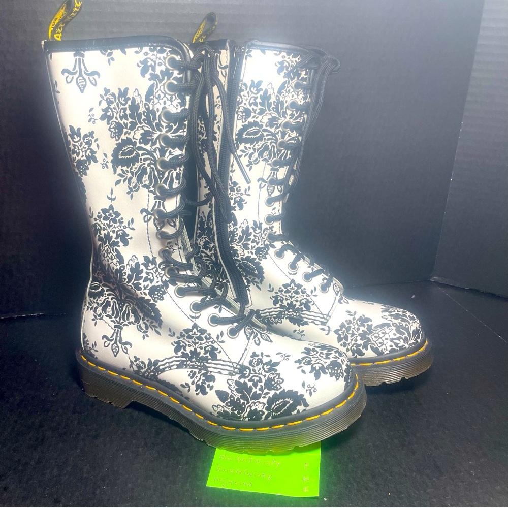 Dr Martens White/Black Flocked Damask 14 Eyelet UK 3 US 5